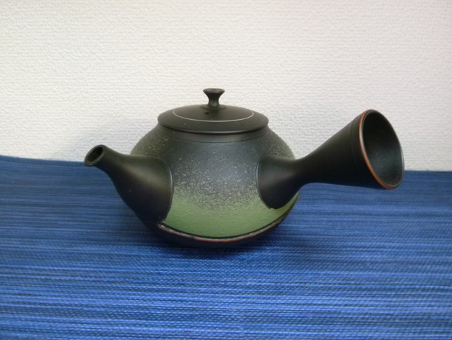 常滑焼　緑彩印籠蓋急須