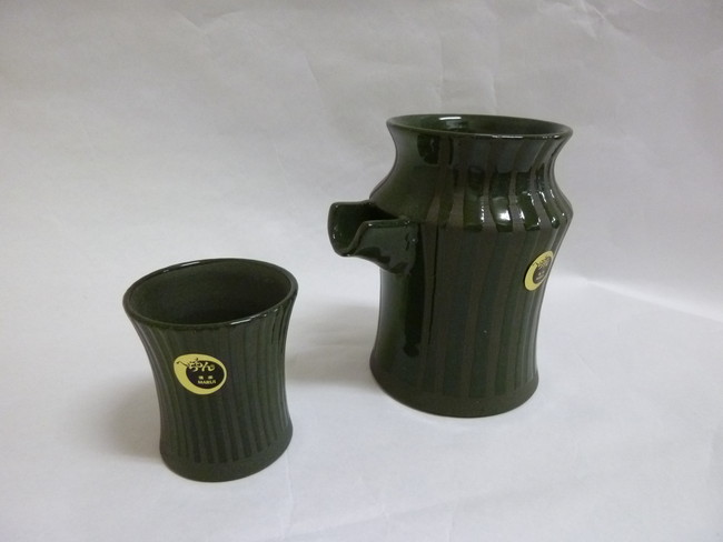 信楽焼　黒十草片口注器ぐい呑セット