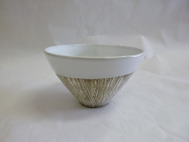 美濃焼　櫛目彫多用碗　ホワイト