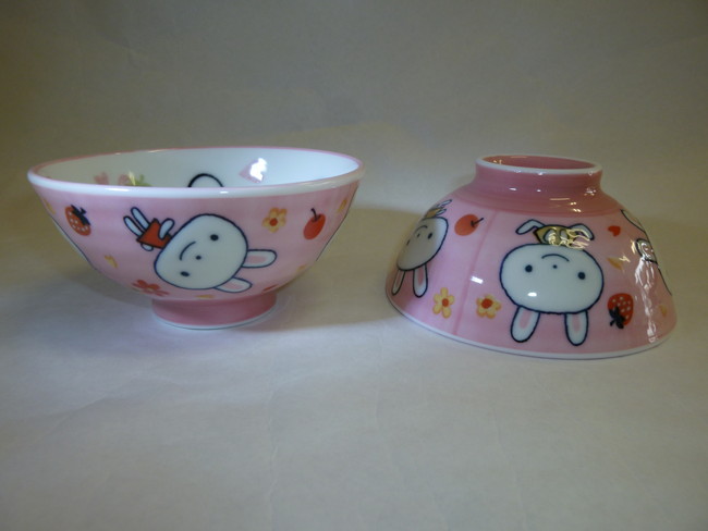 美濃焼　ピンクウサギ茶碗