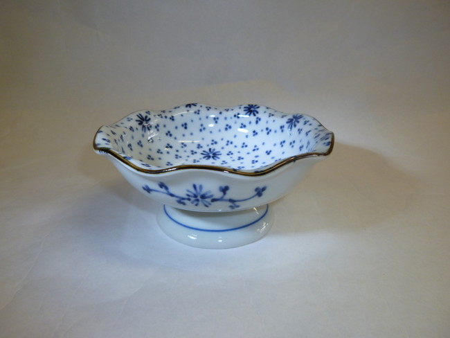 美濃焼　花ちらし　高台デザート皿