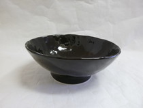 美濃焼　黒釉手びねりめん鉢