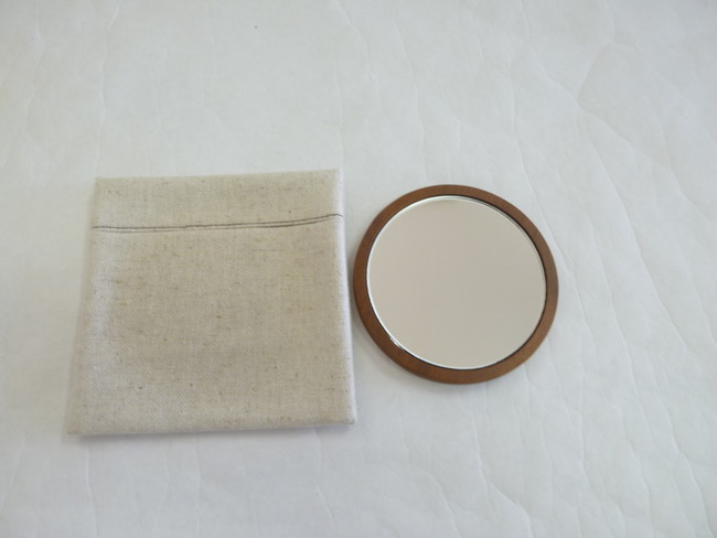 雑貨　ハローキティ　手かがみ