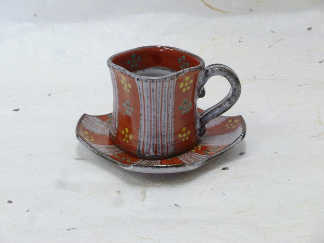 京焼　赫三郎窯　赤絵ト草梅鉢紋　コーヒー碗皿
